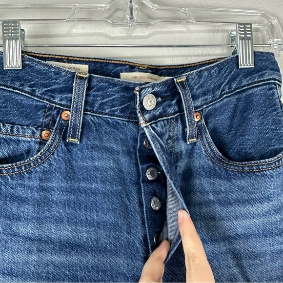 Levi’s Women’s Premium Medium Wash Ribcage Straight Button Fly Jeans Size 24 - Picture 2 of 8
